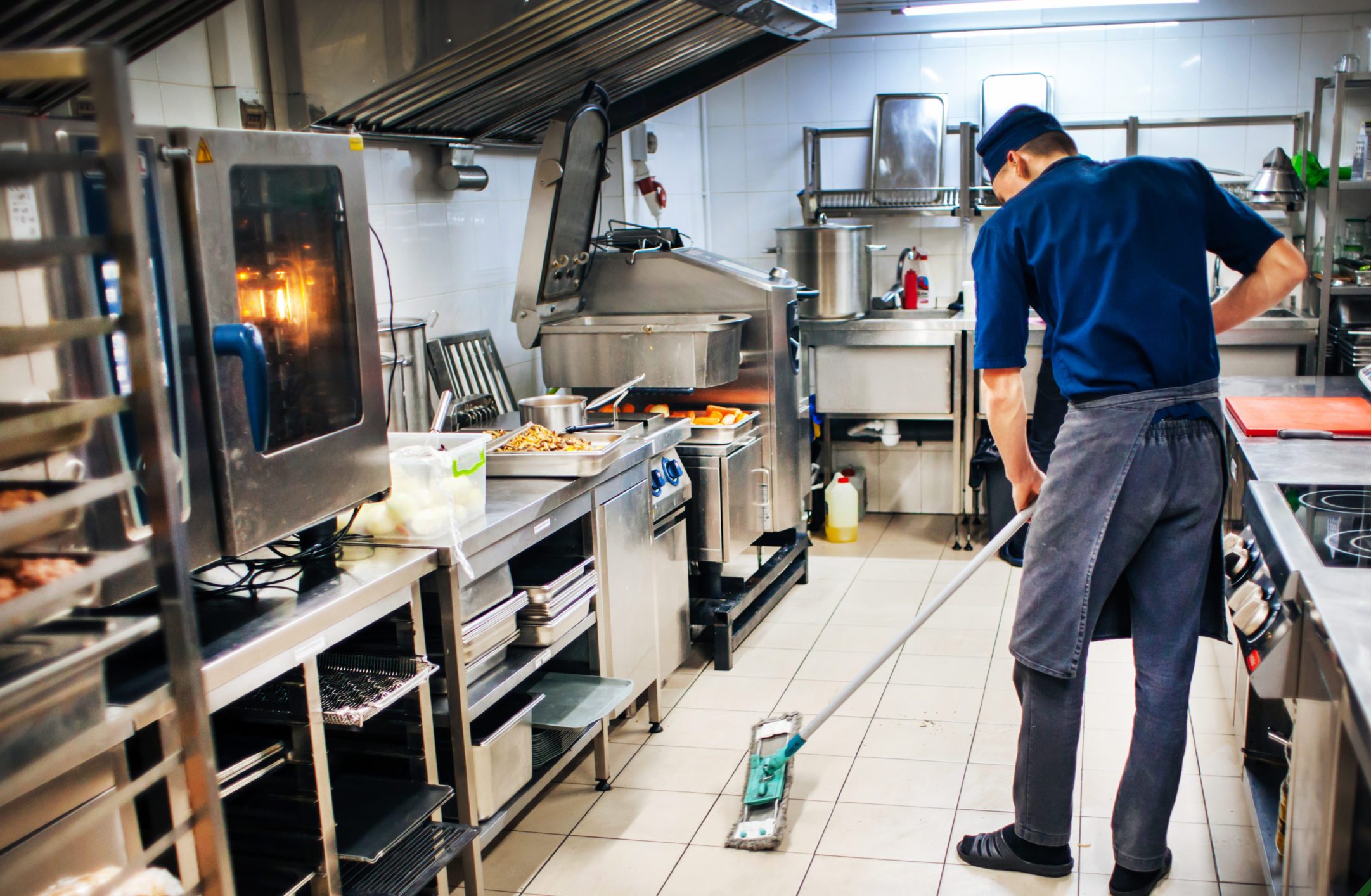 Cách vệ sinh khử khuẩn - phòng ngừa Covid cho nhà hàng, quán ăn hiệu quả 1 ve sinh khu khuan covid cho nha hang quan an e1644422877809